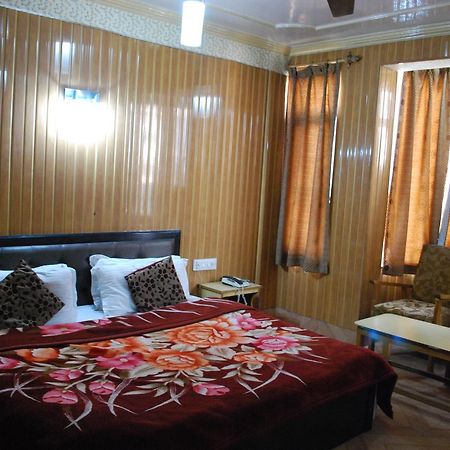 Kaisar Hotel Srinagar  Exterior photo