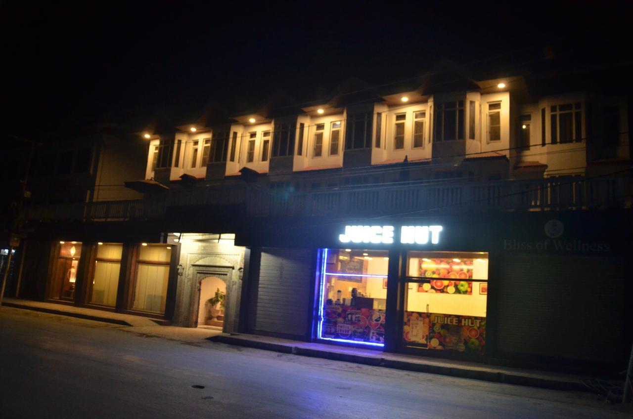 Kaisar Hotel Srinagar  Exterior photo