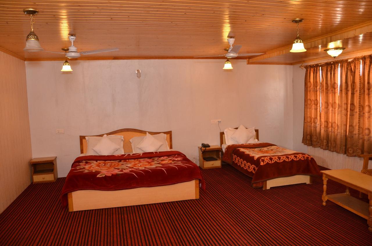 Kaisar Hotel Srinagar  Exterior photo