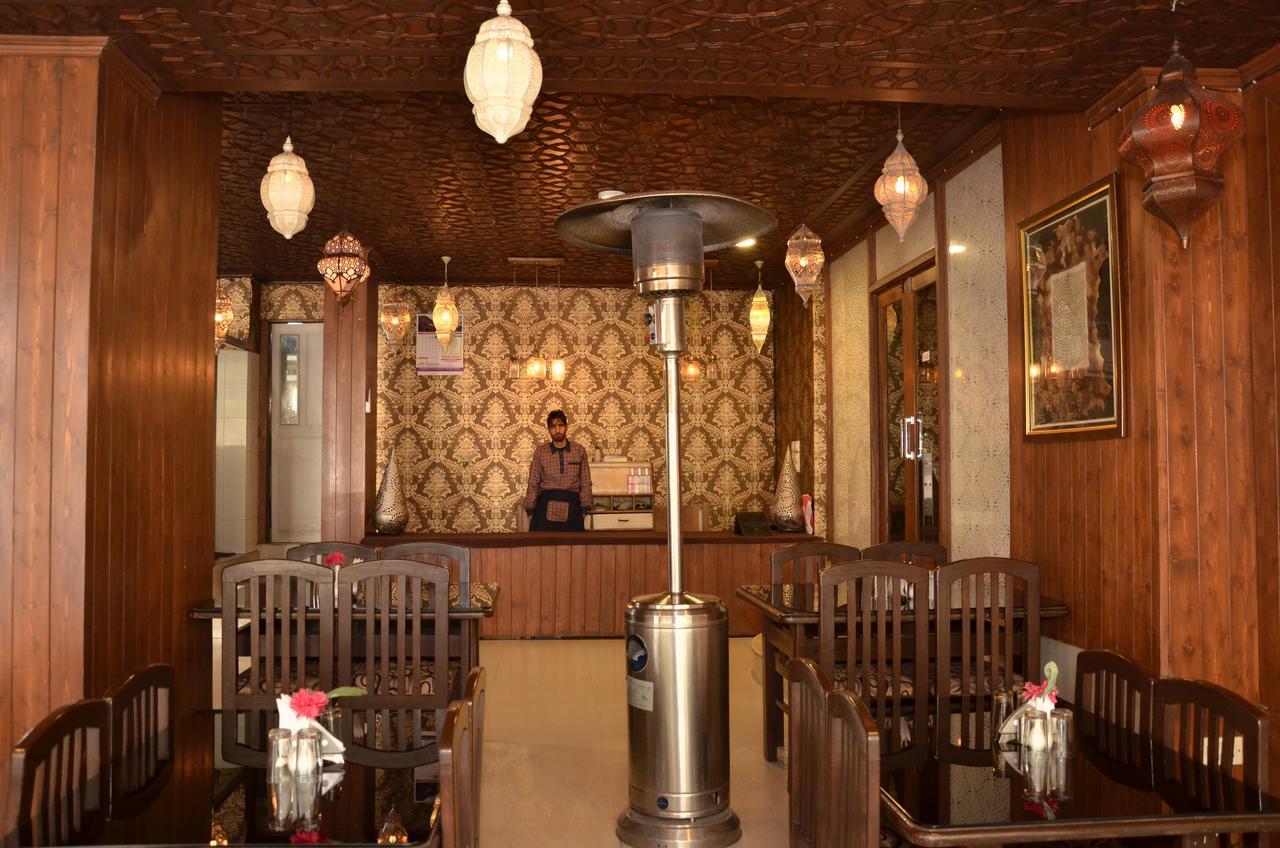 Kaisar Hotel Srinagar  Exterior photo